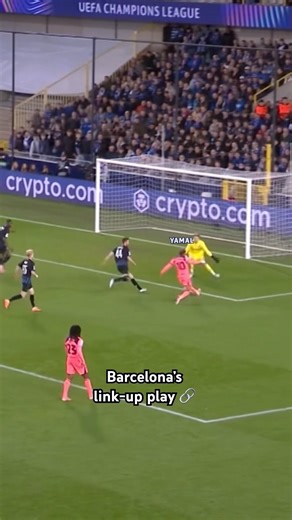 Barcelona playing the beautiful game 😍