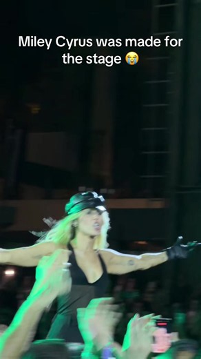 Miley Cyrus's Incredible Hollywood Bowl Performance 🥹