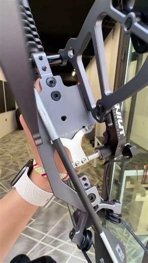 Dual-purpose compound bow: easily switch between shooting arrows and steel balls. #archery #outdoors