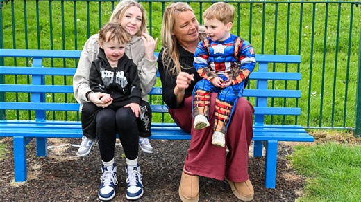 Mum and daughter fall pregnant at same time and give birth - eight weeks apart