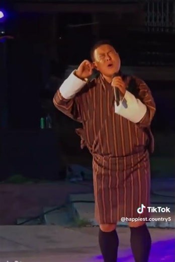 sir ugyenpenday was very talented singer la subs cribes my youtube la