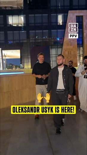 Oleksandr Usyk is here for the Canelo vs. Mbilli fight week 🤩🎟️ Buy #CaneloMbilli NOW at https://t.co/yxybEeo0Px | Oct 31 | Mexico vs The World | @RingMagazine 🤳 https://t.co/YGa8PuhH01