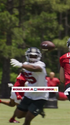 Michael Penix Jr. finds an open Drake London 🔥 #nfl #atlantafalcons