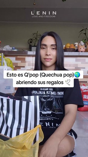 Esto es Q'pop (Quechua pop)🌎 abriendo sus regalos 🕊 #lenintamayo #quechuapop #fyp #kpop #feliznavidad