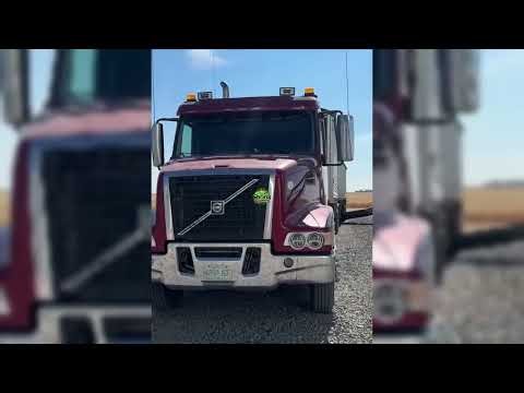 🚜 Modern Grain Unloading Process On The Farm 🌾🔥