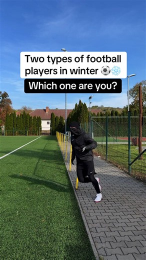 Two types of football players in winter ⚽❄️ #footballer #football #11teamsports #iPLAYwithiFFALCON