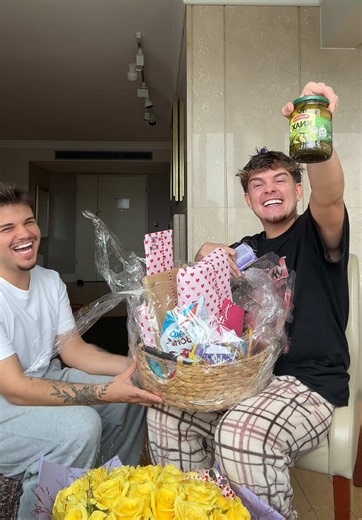 Ich packe die Geburtstagsgeschenke von meinem Freund aus & fange an zu weinen…😭 @Edin Volarov