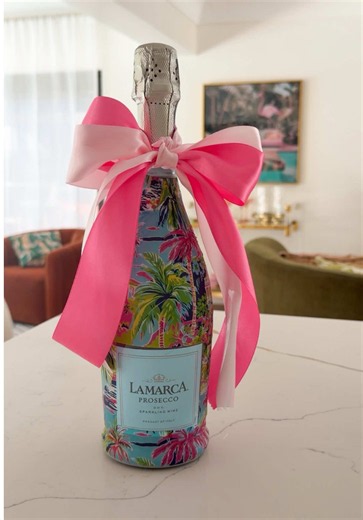 No matter the occasion, this makes the perfect gift! ✨😍🥂 It’s like MAGIC ✨ SO easy to level up a bottle of bubbly for any occasion!! They have Prosecco sleeves for every occasion- from vacation, to fall, to Halloween, to holiday, to wedding, to lemons and everything in between!! I love having different bottle sleeves on hand and when I’m going to see someone I add onto the bottle for a thoughtful touch! An easy way to to customize a bottle of bubbly for someone special that doesn’t break the b