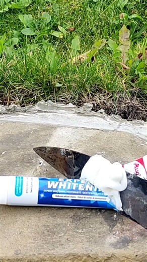 GLOWING 1000 DEGREE KNIFE vs TOOTHPASTE | #Shorts