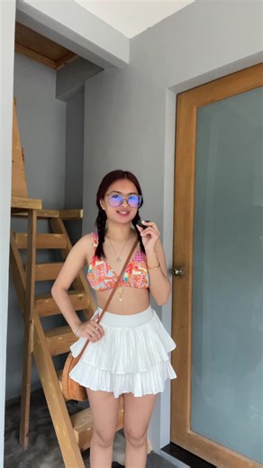 Beach Outfit Ideas: Stylish Swimsuit and Accessories