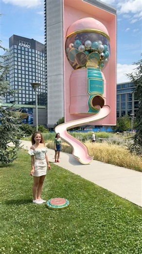 A giant gumball machine.. but make it beauty ✨💄 #cgi #vfx #3d