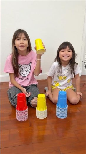 Maya teaches Molly to learn and play with colors - kids learning