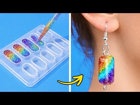 😍 HOW TO USE EPOXY RESIN 🎨 DIY Rainbow Jewelry at Home
