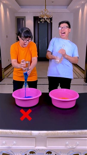 Pouring water challenge, so exciting, who is the unlucky one? #FunnyFamily #PartyGames