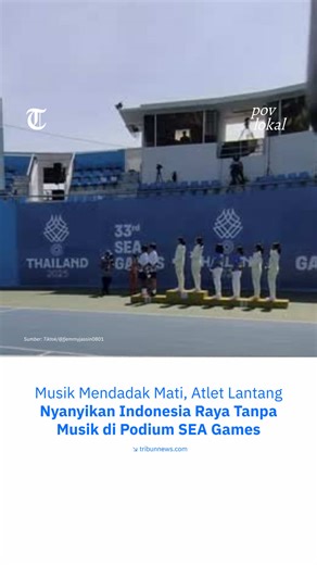 Momen khidmat upacara kemenangan ganda putri Indonesia di SEA Games 2025 berubah jadi peristiwa emosional saat lagu Indonesia Raya tiba-tiba terhenti. Tanpa musik pengiring, atlet, ofisial, hingga ribuan suporter kompak menyanyikan Indonesia Raya secara akapela hingga menggema di stadion. Aksi spontan ini justru mempertegas rasa nasionalisme dan kebanggaan, membuktikan semangat Merah Putih tetap berkibar meski dalam keterbatasan. Menurut kamu, Tribunners, momen ini bikin merinding juga nggak? 🇮