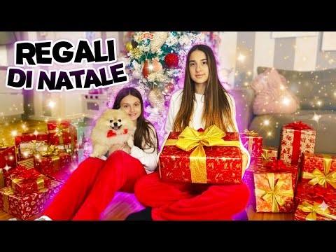 È ARRIVATO BABBO NATALE Apriamo tutti i REGALI che ci ha PORTATO 🎁