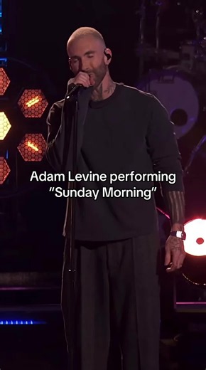 Adam Levine Sings Maroon 5's 'Sunday Morning' on The Voice