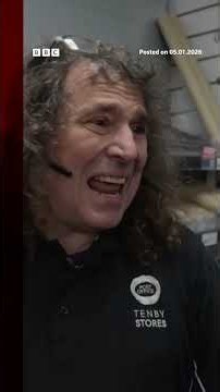 BBC reporter tests AI anti-shoplifting tech. #Shoplifting #AI #Shopping #Tenby #UK #BBCNews