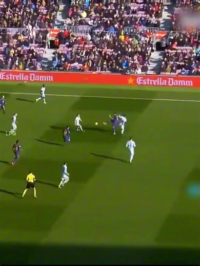 Messi unstoppable dribbling☠️🔥 #messi #messi_king #footballtiktok #viralvideos #goat🐐