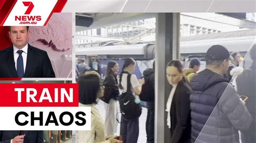 Overhead wire collapse causes Sydney train chaos