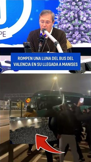 Decenas de aficionados reciben al Valencia con reproches y una luna del autobús acaba rota