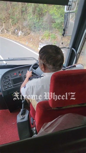 Volvo bus Amazing Driving through Zig Zag ghatroad🙌 Experienced driver's Driving skill 🔥 #shorts