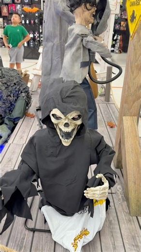 💀 Whatever You Do… DON’T Get Too Close! 😱 Spirit Halloween’s Screaming Reaper