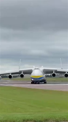 Explore the AN-225: The World's Largest Cargo Aircraft
