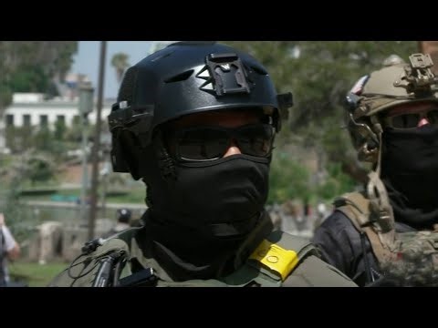 Se prohíbe en California que los agentes se cubran el rostro en operativos | Noticias Telemundo