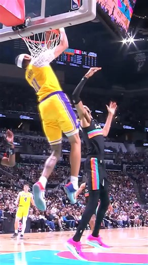 "Nice pass, right?" | Los Angeles Lakers