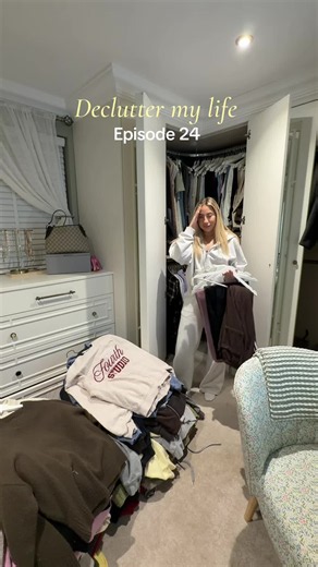 Declutter My Life: Holiday Clothes Clean-Up & Room Reset