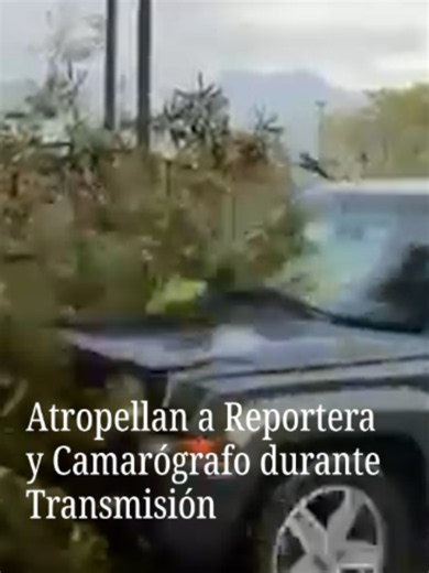 Una reportera y un camarógrafo resultaron lesionados tras ser atropellados mientras realizaban una transmisión en vivo sobre la caída de un árbol en una avenida en Monterrey, en el estado de Nuevo León, México. Mientras informaban sobre el incidente, una camioneta perdió el control al tomar una curva y terminó embistiendo a ambos, quienes fueron atendidos por elementos de Protección Civil y, aunque solo presentaban golpes leves, fueron trasladados a un hospital para una valoración médica más com