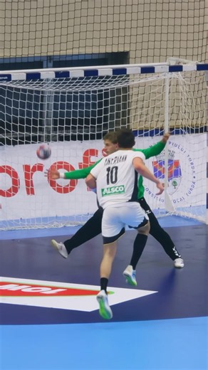 That fake is nasty 😳 #handball #håndbold #ehfeuro2026 #ehf