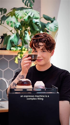 What do you think about when you brew espresso, world domination or just that perfect crema? 😏 The Diletta Bello from @surlatable makes café-level shots feel like a morning flex. 📸@morgandrinkscoffee | Sur La Table