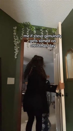 Steve Harrington's Christmas Day Slime Moment