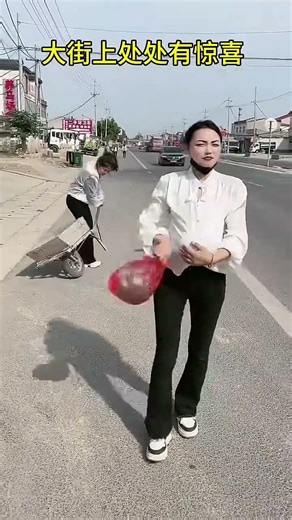 There are surprises everywhere in the street# funny little ru