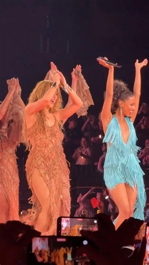 Tyla joins Shakira on stage for “Hips Don’t Lie” at the Barclays Center 🔥🔥