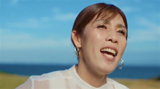 “霊長類最強女子アーティスト”吉田沙保里、青空の下で歌う