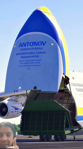 Cargo gate opening this plane ✈️✈️😳 #cargo #aircraft #airplane #airflight #flyback #opening