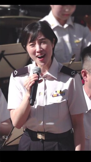 「花は咲く」歌：鶫真衣 心に寄り添うメロディ 指揮：持丸周子 陸上自衛隊中央音楽隊 木曜コンサート 新宿三井ビル55ひろば 【2026.10.22】 #shorts