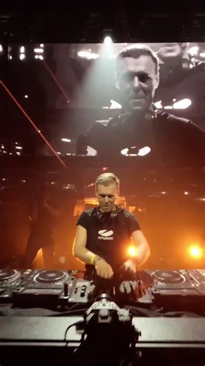 Top Techno Music Mix for Your Playlist