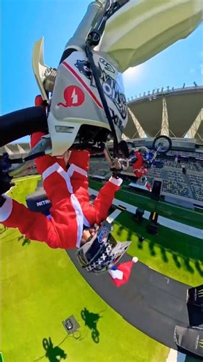 Send in the Santa Moto trains 🎅🏼