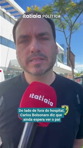 DO LADO DE FORA DO HOSPITAL, CARLOS BOLSONARO DIZ QUE AINDA ESPERA VER O PAI