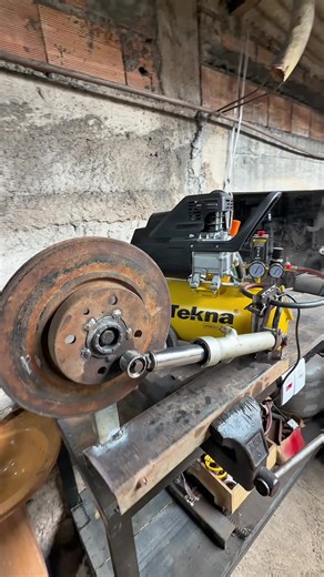 I made an engine powered by air… Did I actually make it work? 👀 #CompressedAir #Machining #DIY #Engineering #Satisfying