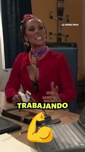 #AdelaMicha no puede con la risa en los bloppers de #LaHoraPico 😂 #comedia #humor