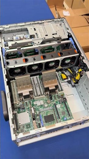 Inside: Dell PowerEdge T560
