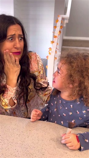 Mommy Helps Sierra & Rhia with a Makeup Mix-Up - Role Play