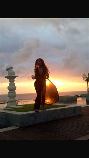 yoga for happiness + health ✌🏼❤️🙏🏼 on Instagram: "Grab your bags, let’s go! ☀️👙✌🏼 Get yourself a Christmas 🎄gift to Bali! From YOU to YOU. This Spring Break retreat -March 14–24 is all about slowing down, getting grounded, and reconnecting with yourself through movement, mindfulness, and beautiful cultural experiences in Ubud. We’ll be staying at a boutique wellness retreat overlooking rice paddies, with very limited space. Once it’s full, it’s full. 🎄 Christmas Special From December 25–2