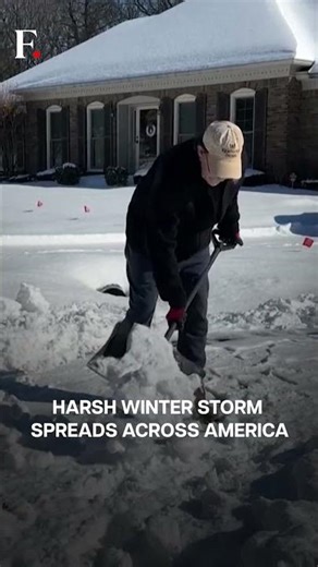 US: Time Lapse Satellite Imagery Captured Massive Winter Storm | Subscribe to Firstpost | N18G