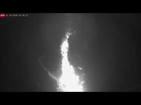 Jan 18, 2026: Molten Boulders Tumbling Down Santiaguito Volcano (Santa Maria) Guatemala